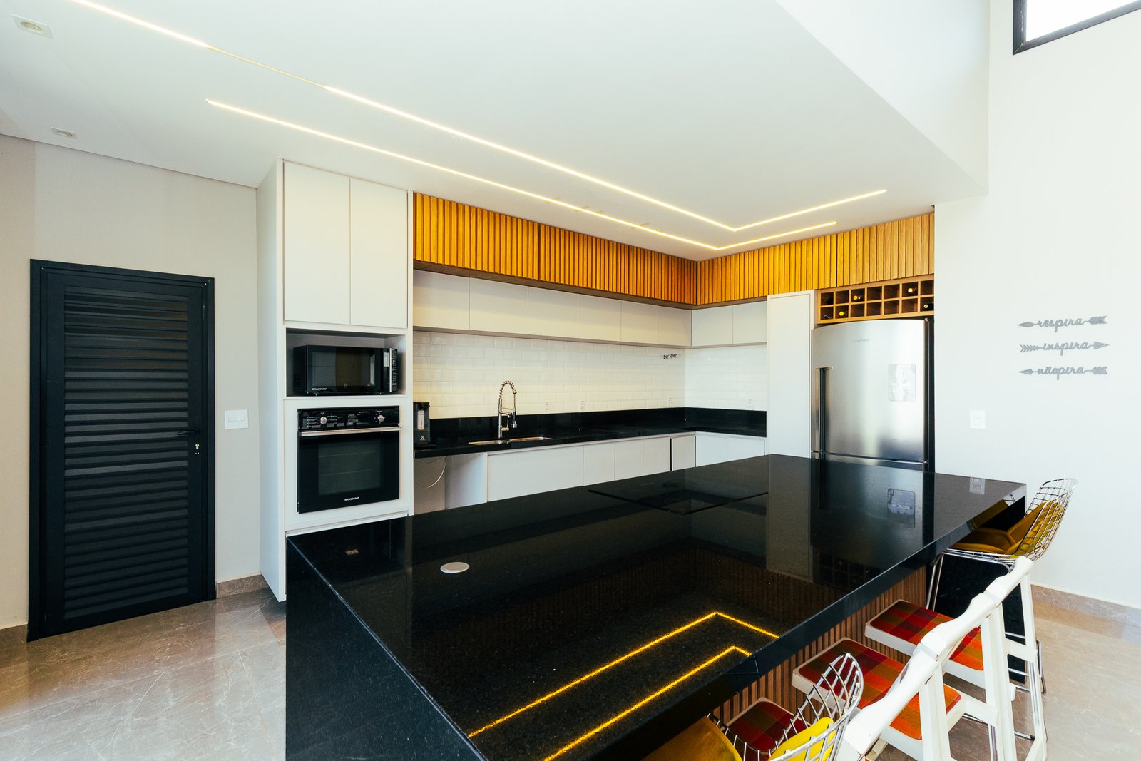 Casa térrea a venda  em Itupeva-SP. 4 quartos, Colinas de Inhandjara- R$ 1.800.000,00