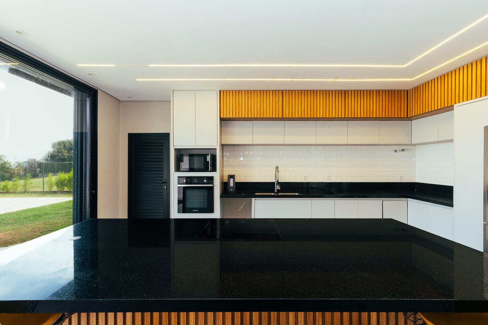 Casa térrea a venda  em Itupeva-SP. 4 quartos, Colinas de Inhandjara- R$ 1.800.000,00