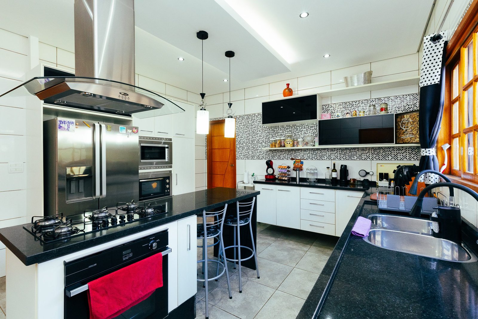 Casa a venda em Itupeva-SP. Com 6 quartos, 440,56m², Condomínio Village Morro Alto/ R$ 2.100.000,00